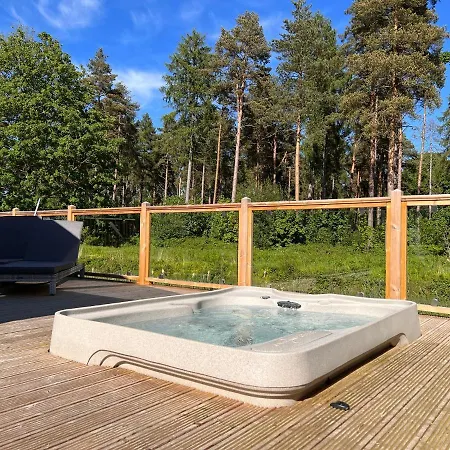 Lodge Hollicarrs - Dragonfly *