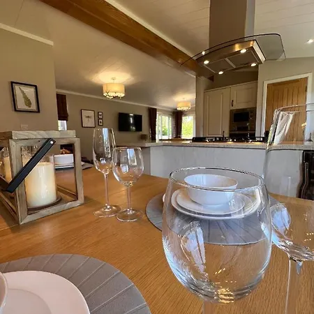 Lodge Hollicarrs - Dragonfly