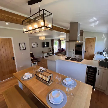 Hollicarrs - Dragonfly Lodge *