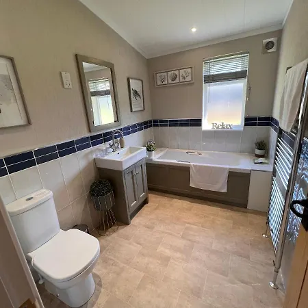 Lodge Hollicarrs - Dragonfly