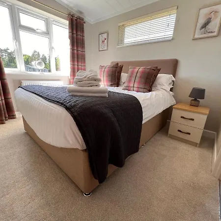 Hollicarrs - Dragonfly Lodge